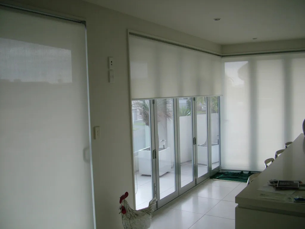 Beneficios de contratar un servicio de lavado de cortinas roller en Jesús Maria