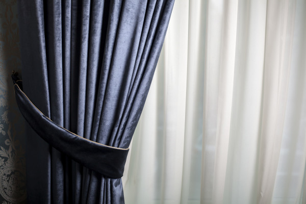 Cómo los expertos realizan el lavado de cortinas en Surco